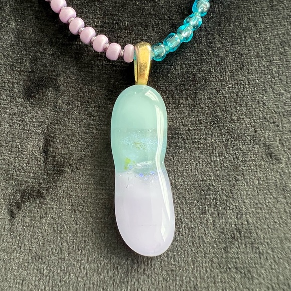 Turquoise and purple bead necklace and pendant - Picture 6 of 6